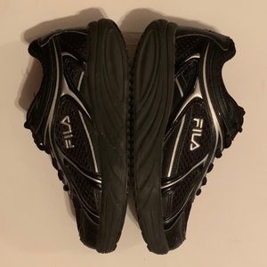 FILA women’s shoes. Size 6